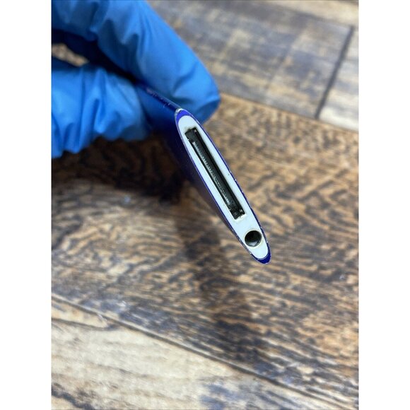 Apple iPod Nano 4th Generation Blue 8GB Model:A1285 W/ Cable & Adapter - Picture 4 of 5